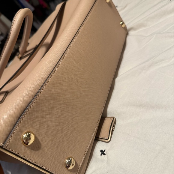 Michael Kors Tan Tote with Gold Chain - Picture 2 of 4